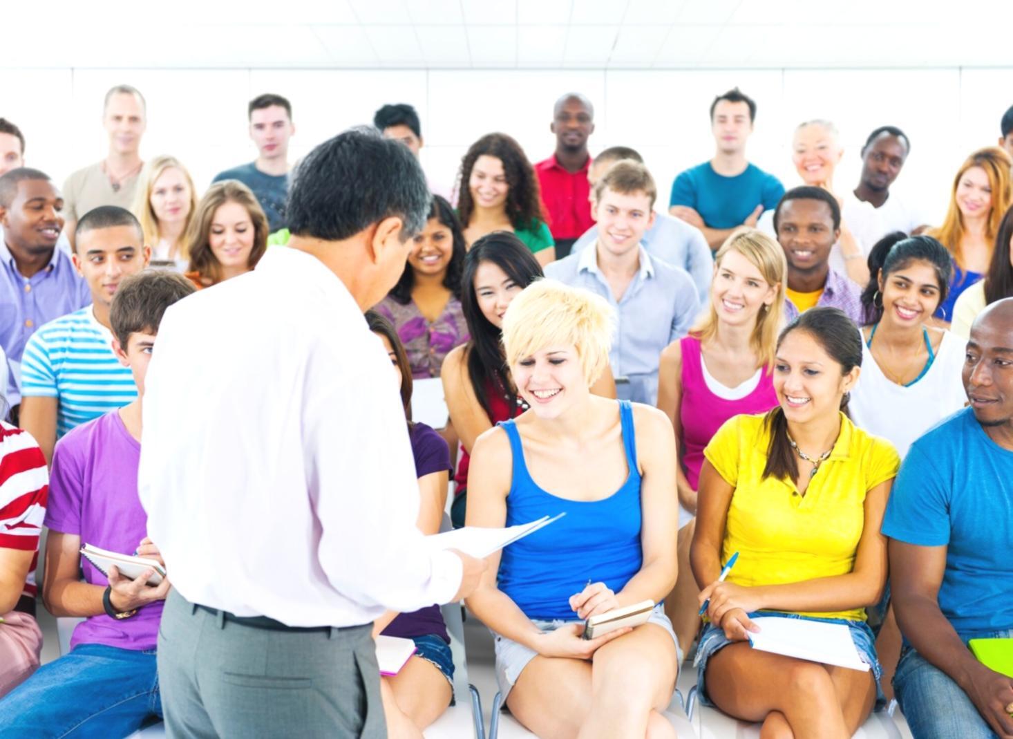 Finanzplanung Arbeitsumgebung mit Diagrammen und Analysen